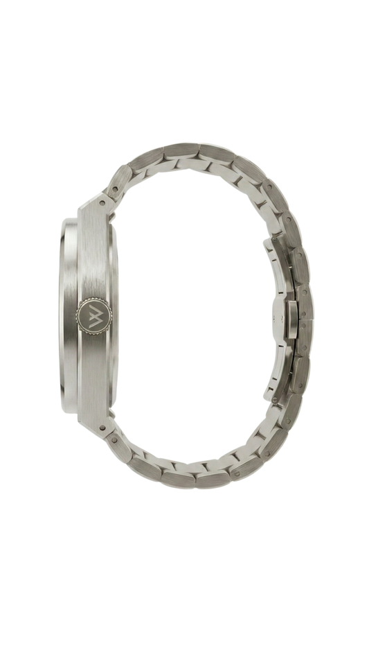 Montivarius Summit – Steel Monochrome